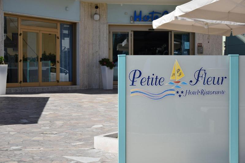 Hotel Petite Fleur Альба-Адріатіка Екстер'єр фото